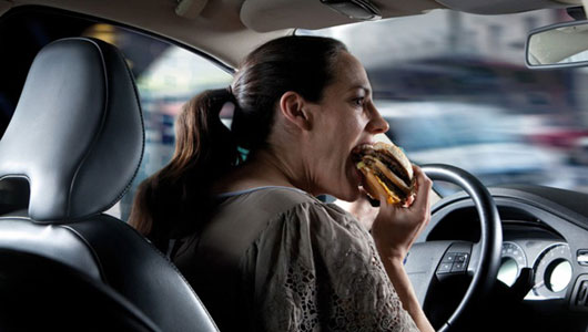 “Tiết lộ” cách lái xe của 12 chòm sao autodaily-12sao-laixe (4).jpg