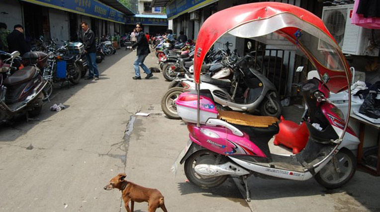 Lạc vào chợ xe máy “nhái” ở Trung Quốc autodaily-choxemay-trungquoc-(1).jpg