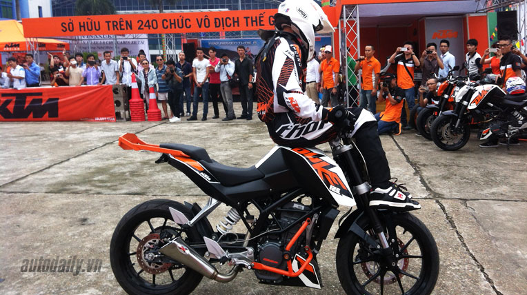 Hồi hộp xem màn 