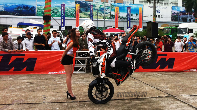 Hồi hộp xem màn 