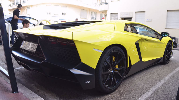 Bộ đôi Rolls-Royce Wraith và Lamborghini Aventador gặp mặt cannes-7.jpg