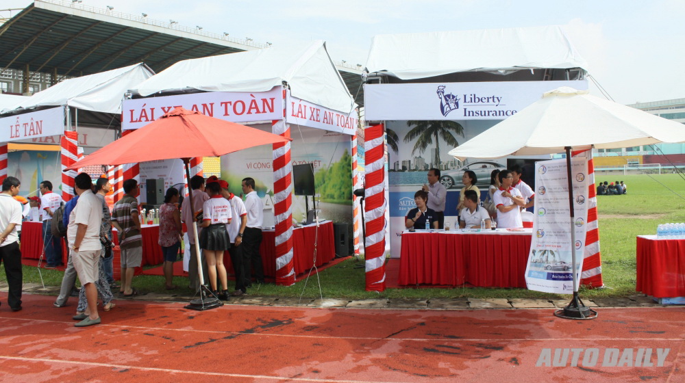 Đậm chất nhân văn cùng Ngày hội chăm sóc xe tại TP.HCM Car car day (2).jpg