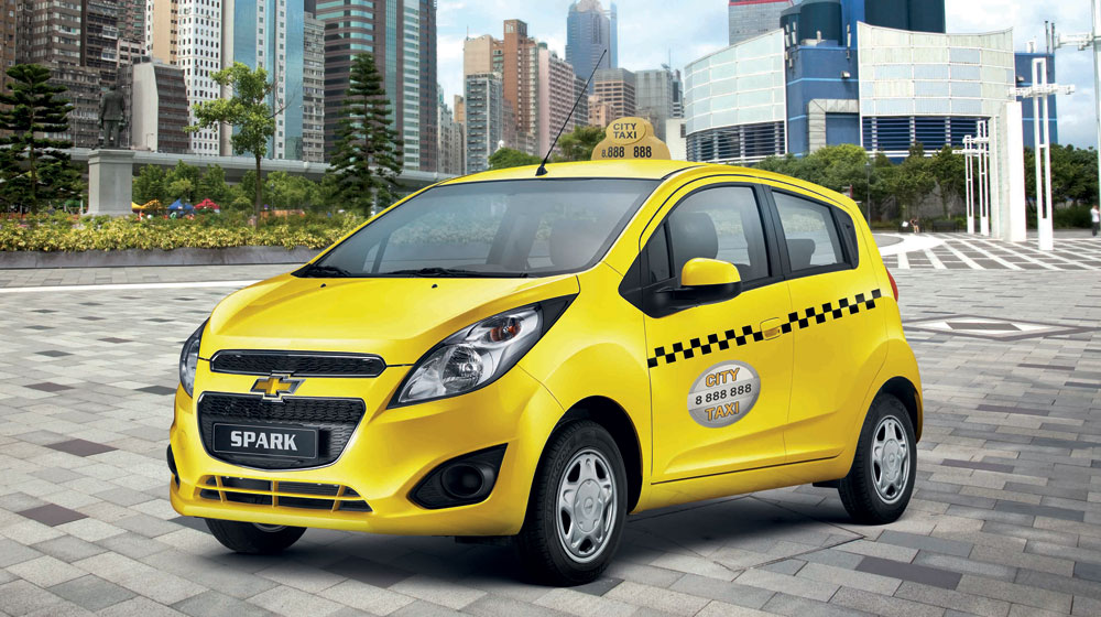 Chevrolet Spark на белом фоне