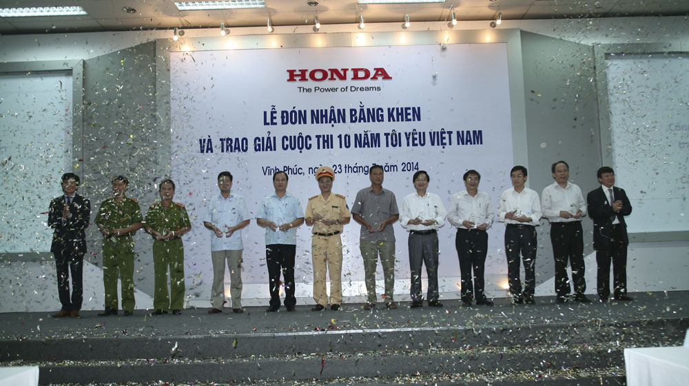 Honda Việt Nam nhận bằng khen từ cơ quan chính phủ hvn.jpg