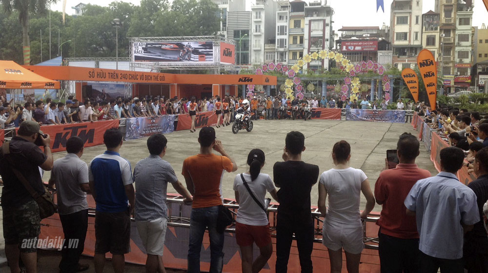 Vietnam AutoExpo 2014 chính thức khai mạc ktm (2).jpg