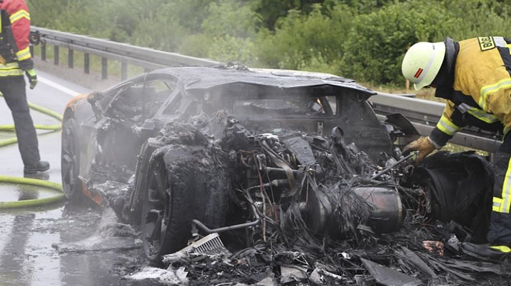 Lamborghini Aventador cháy rụi trên cao tốc lamborghini-aventador (2).jpg