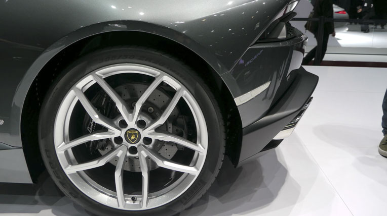 Tìm hiểu thiết kế Lamborghini Huracan lamborghini-huracan-1 (5).jpg
