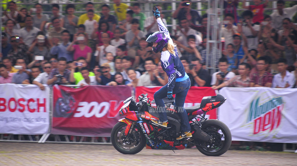Màn biểu diễn mô-tô “cực đỉnh” tại Hà Nội motul-stunt-fest-2014 (20).jpg