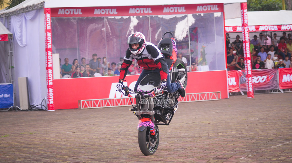 Màn biểu diễn mô-tô “cực đỉnh” tại Hà Nội motul-stunt-fest-2014 (23).jpg