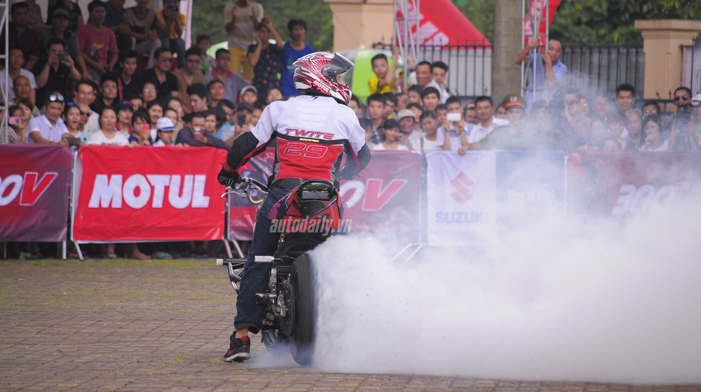 Màn biểu diễn mô-tô “cực đỉnh” tại Hà Nội motul-stunt-fest-2014 (5).jpg