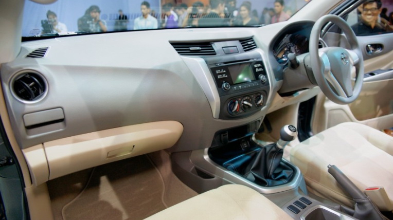 Chi tiết Nissan Navara 2015 