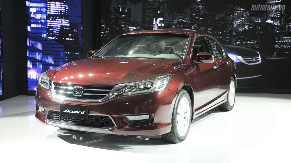 Thị trường ôtô có thể chạm mốc 130.000 xe năm 2014 ra-mat-accord (16)-2.jpg