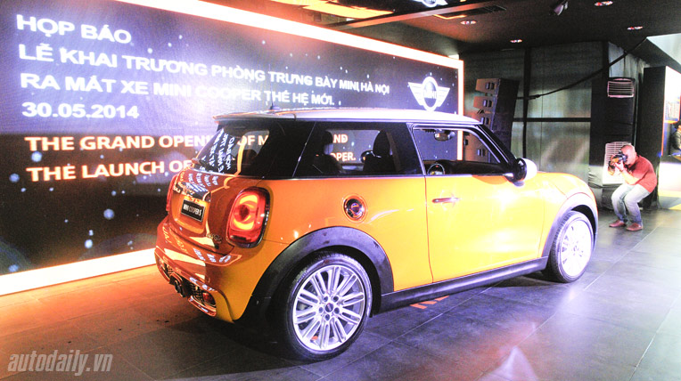MINI Cooper mới chính thức ra mắt tại Việt Nam showroom-mini-kt (11).jpg
