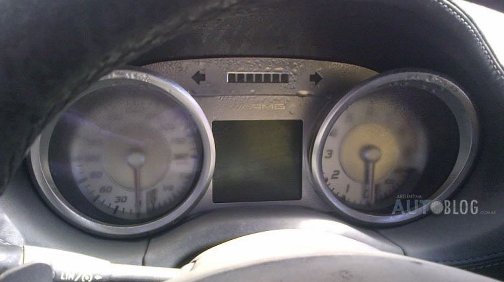 Mercedes SLS AMG rơi xuống biển trên đường vận chuyển sls-amg (6).jpg