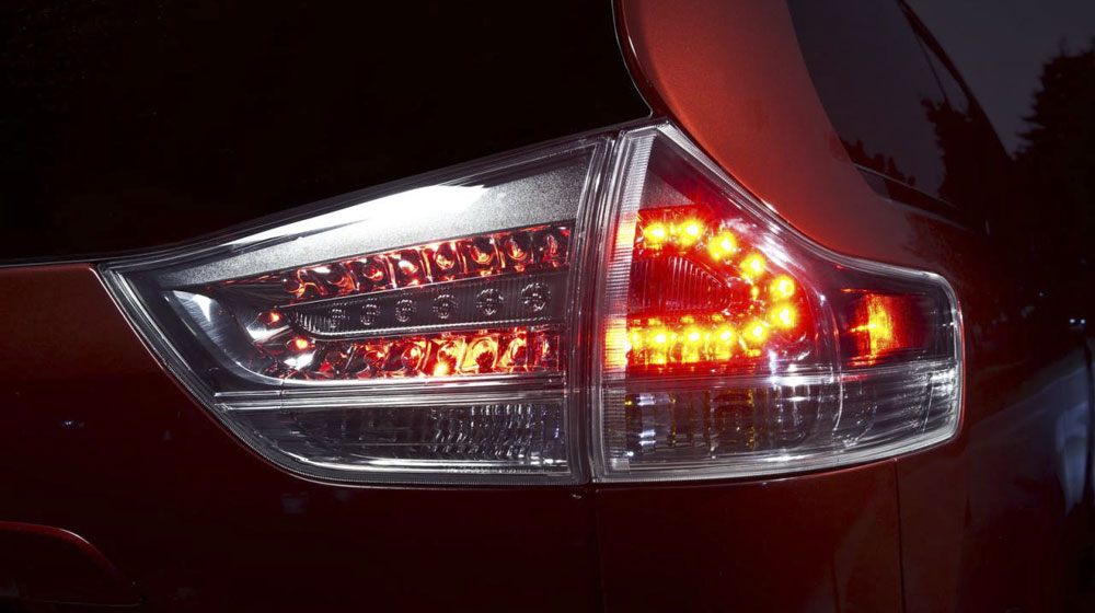 Thay đổi nhỏ trên Toyota Sienna 2015 toyota-sienna-2015 (5).jpg