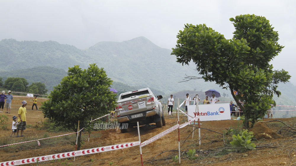 Ngày 2 VOC 2014: Cuộc đua của những chiếc xe bán tải vietnam-offroad-cup-2014-day-2 (10).jpg