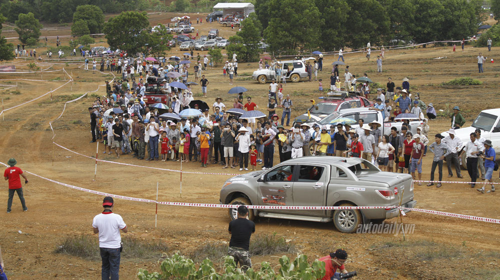 Ngày 2 VOC 2014: Cuộc đua của những chiếc xe bán tải vietnam-offroad-cup-2014-day-2 (12).jpg