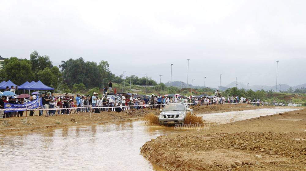 Ngày 2 VOC 2014: Cuộc đua của những chiếc xe bán tải vietnam-offroad-cup-2014-day-2 (27).jpg