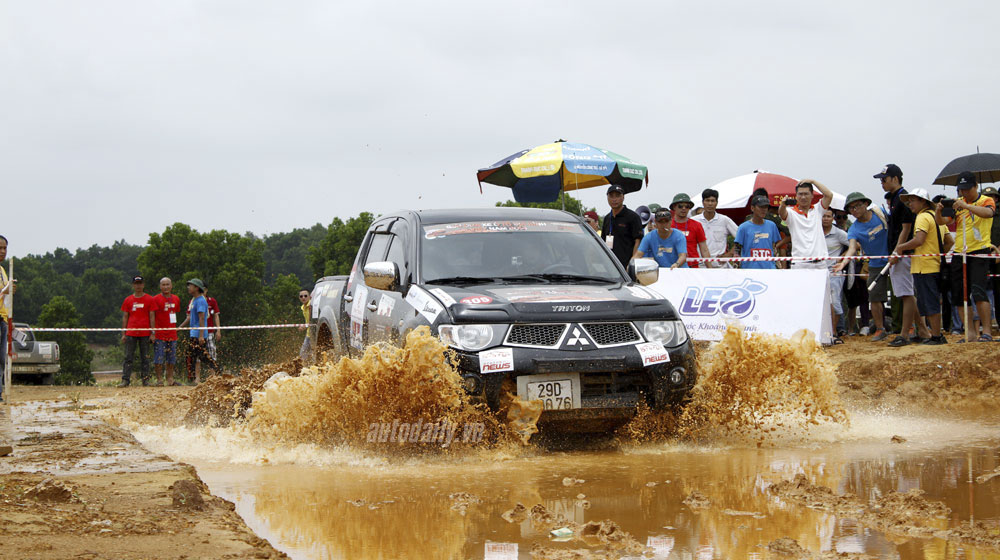 Ngày 2 VOC 2014: Cuộc đua của những chiếc xe bán tải vietnam-offroad-cup-2014-day-2 (28).jpg