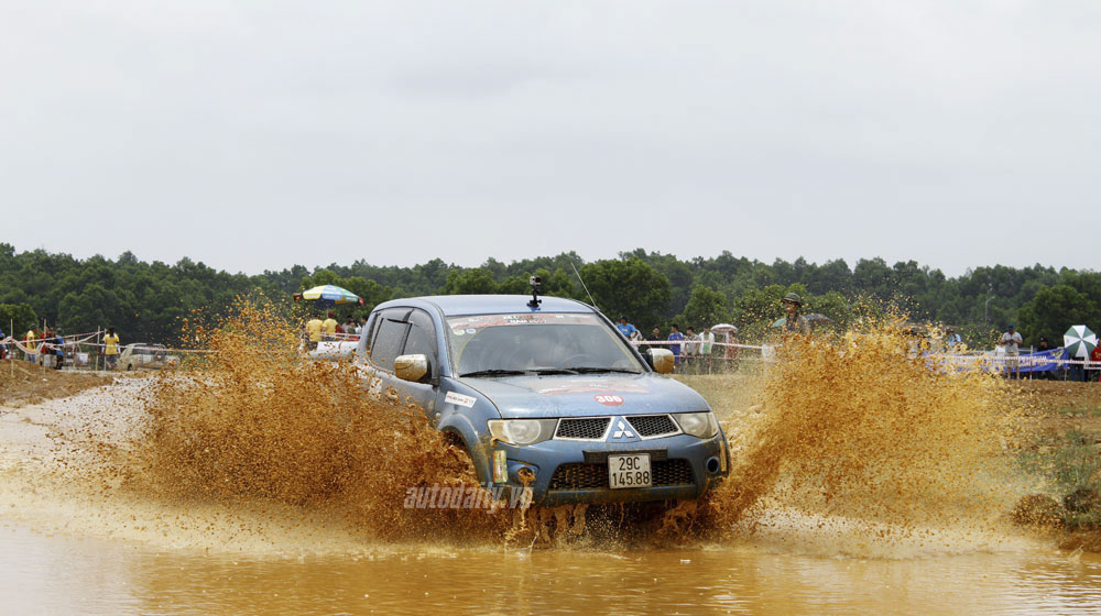 Ngày 2 VOC 2014: Cuộc đua của những chiếc xe bán tải vietnam-offroad-cup-2014-day-2 (32).jpg