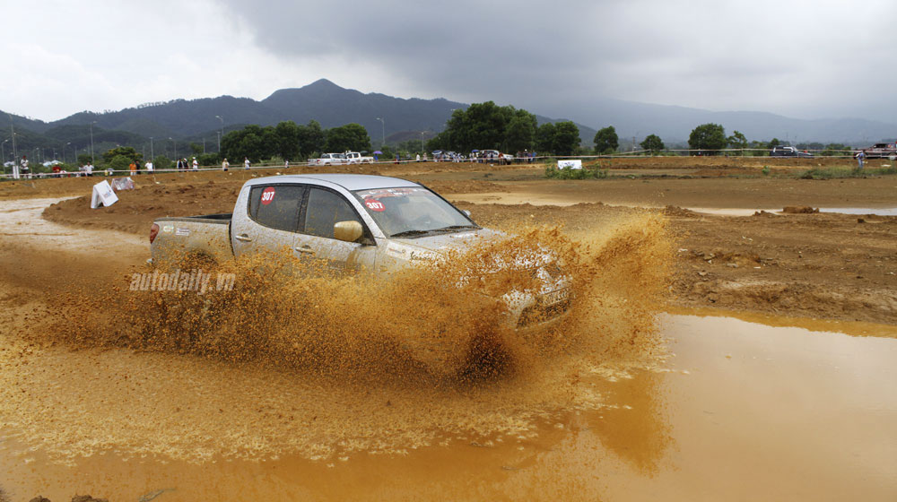 Ngày 2 VOC 2014: Cuộc đua của những chiếc xe bán tải vietnam-offroad-cup-2014-day-2 (35).jpg