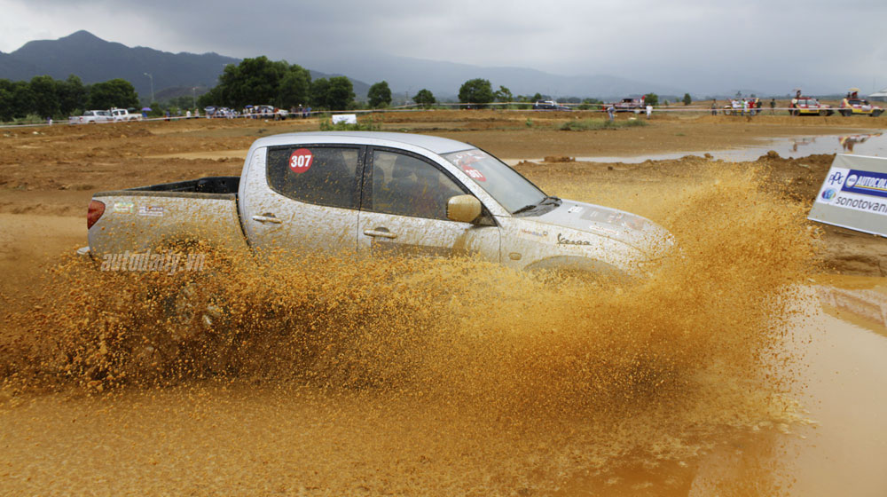 Ngày 2 VOC 2014: Cuộc đua của những chiếc xe bán tải vietnam-offroad-cup-2014-day-2 (36).jpg
