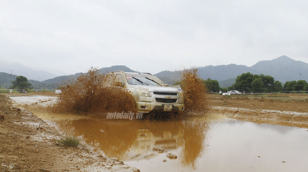 Ngày 2 VOC 2014: Cuộc đua của những chiếc xe bán tải vietnam-offroad-cup-2014-day-2 (40).jpg