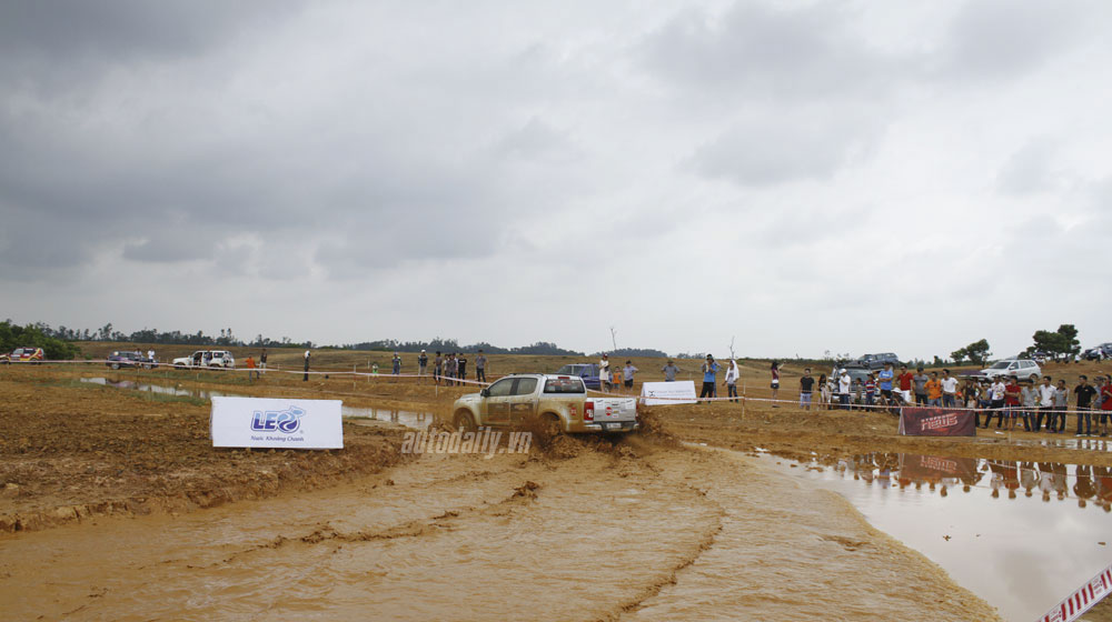 Ngày 2 VOC 2014: Cuộc đua của những chiếc xe bán tải vietnam-offroad-cup-2014-day-2 (42).jpg