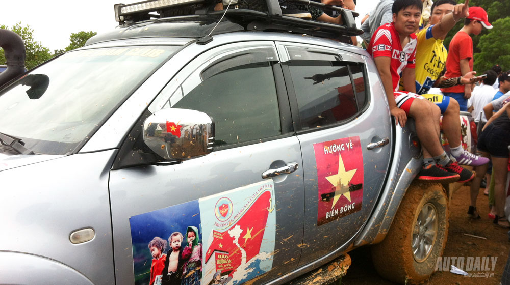 Các tay đua VOC 2014 hướng về biển Đông voc-2014-huong-ve-bien-dong (7).jpg