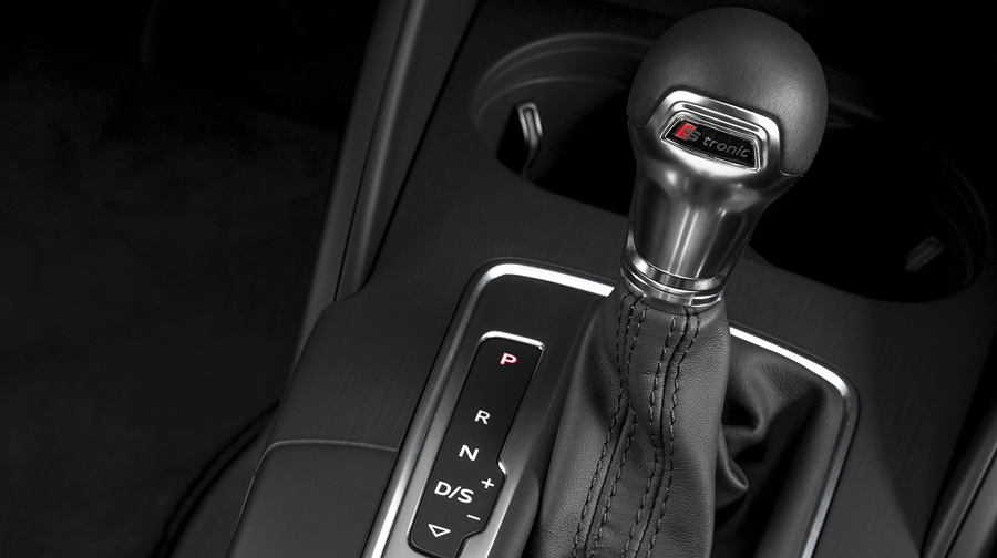 Chọn xe sang Audi A3 2015 hay Mercedes-Benz CLA250 2015_audi_a3_shifter_ct_305141_1600.jpg