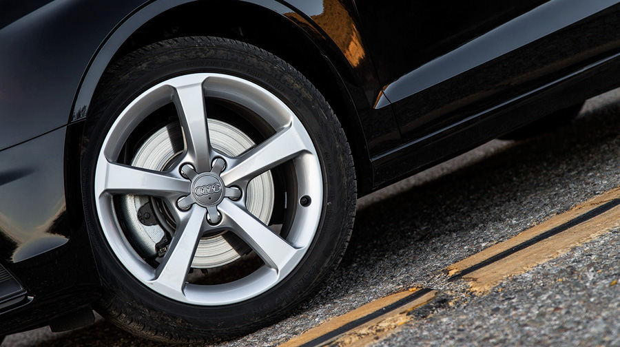 Chọn xe sang Audi A3 2015 hay Mercedes-Benz CLA250 2015_audi_a3_whl_ct_305141_1600.jpg