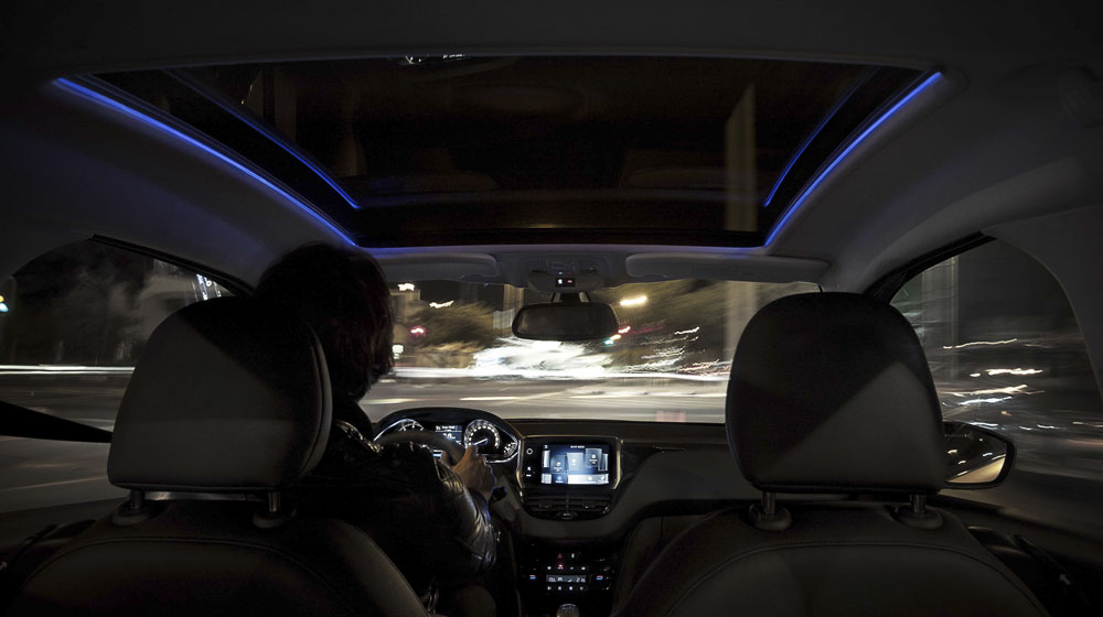 Trường Hải công bố giá Peugeot 208 và 508 208-cua-so-troi-LED.jpg