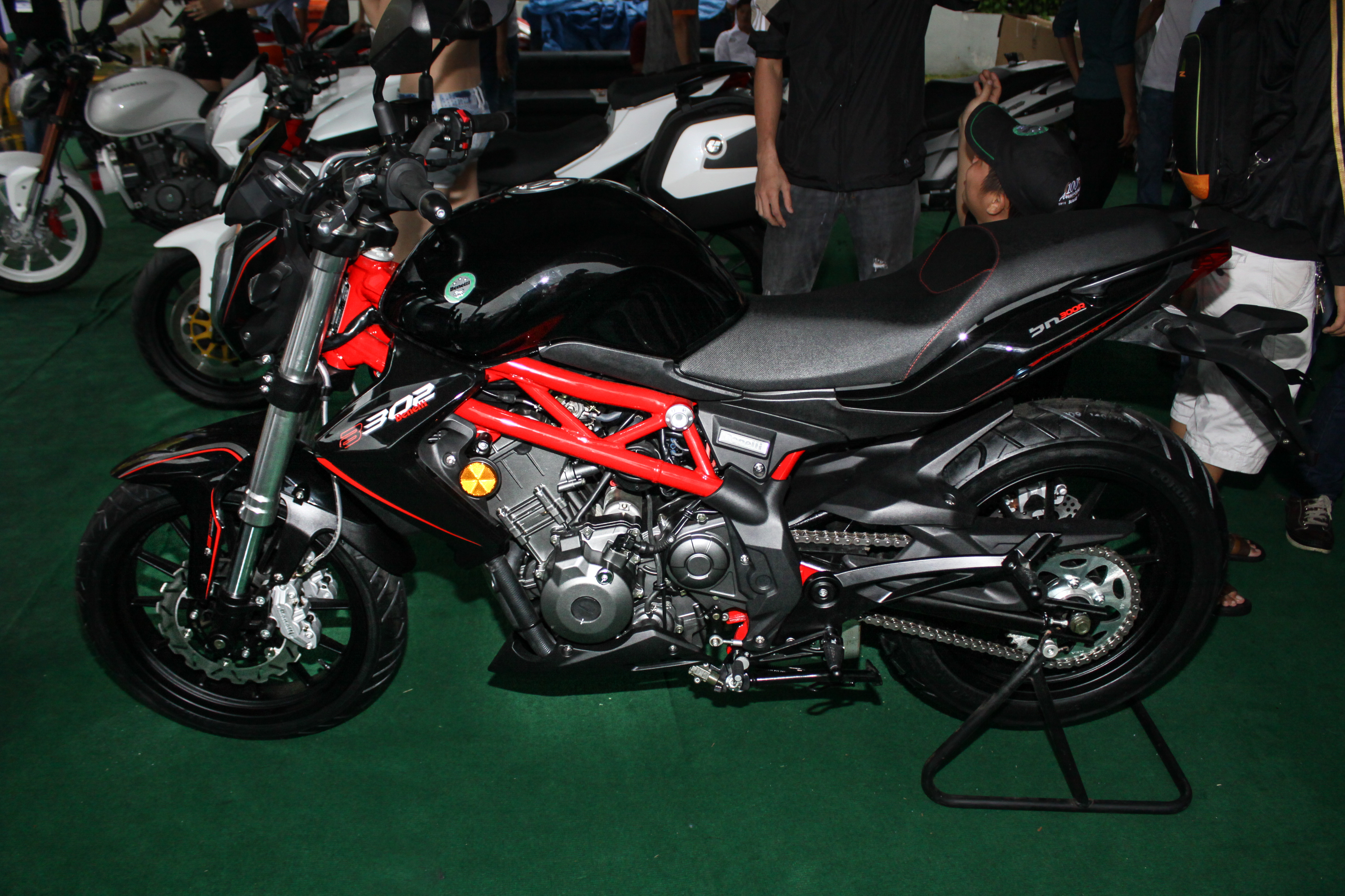 Sờ tận tay Benelli BN302 tại Sài Gòn Benelli BN302-2.jpg