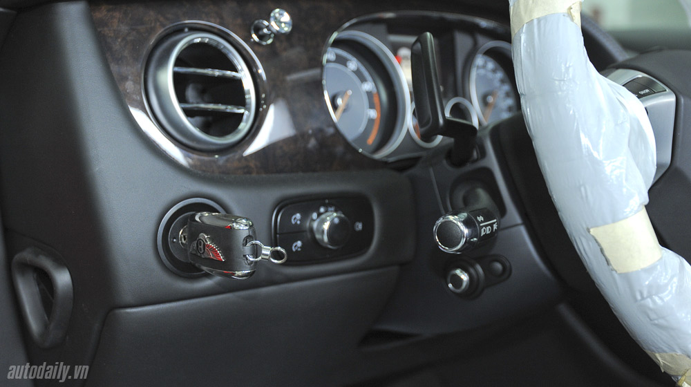 Bentley Continental GT Convertible chính hãng đầu tiên về Việt Nam Benltey-Continental-GT-Convertible-2013 (12).jpg