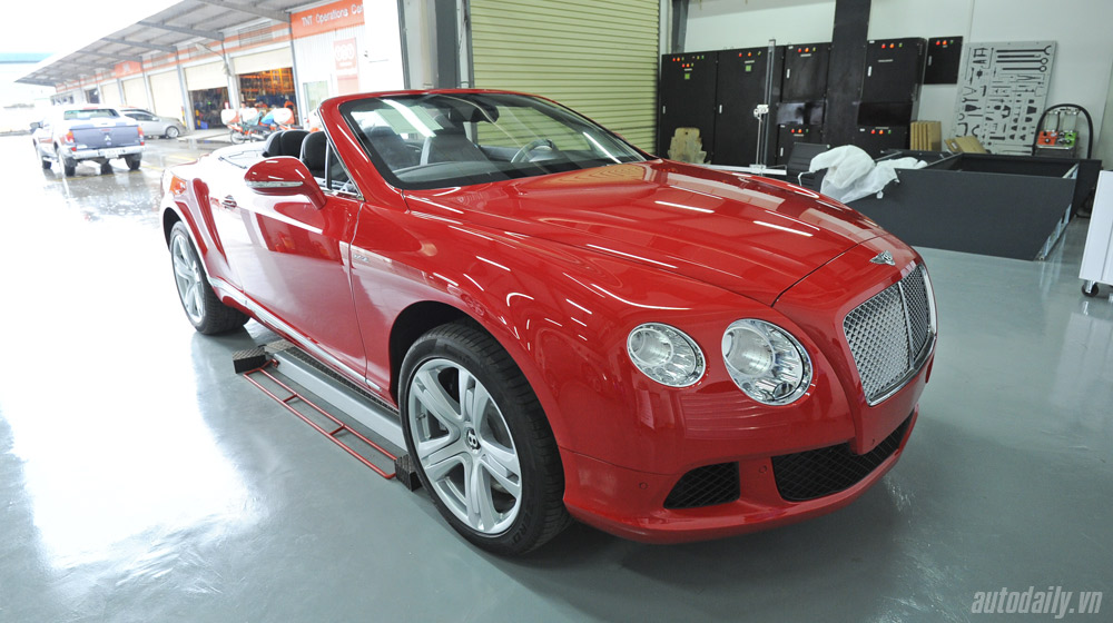 Bentley Continental GT Convertible chính hãng đầu tiên về Việt Nam Benltey-Continental-GT-Convertible-2013 (6).jpg