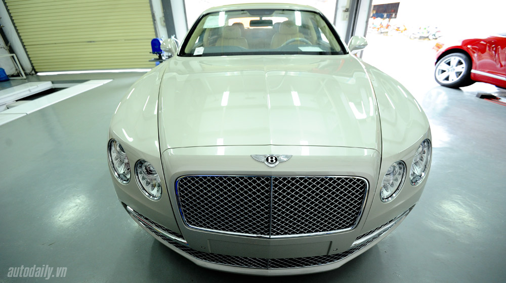 Xem kỹ Bentley Flying Spur 2014 chính hãng đầu tiên tại Việt Nam Bentley-Flying-Spur-2014 (1).jpg