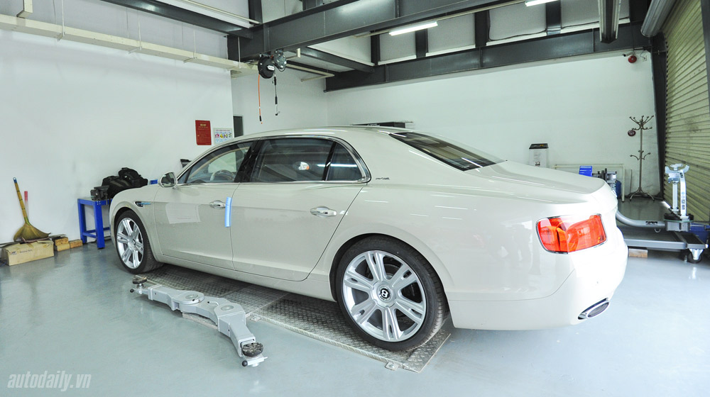 Xem kỹ Bentley Flying Spur 2014 chính hãng đầu tiên tại Việt Nam Bentley-Flying-Spur-2014 (14).jpg