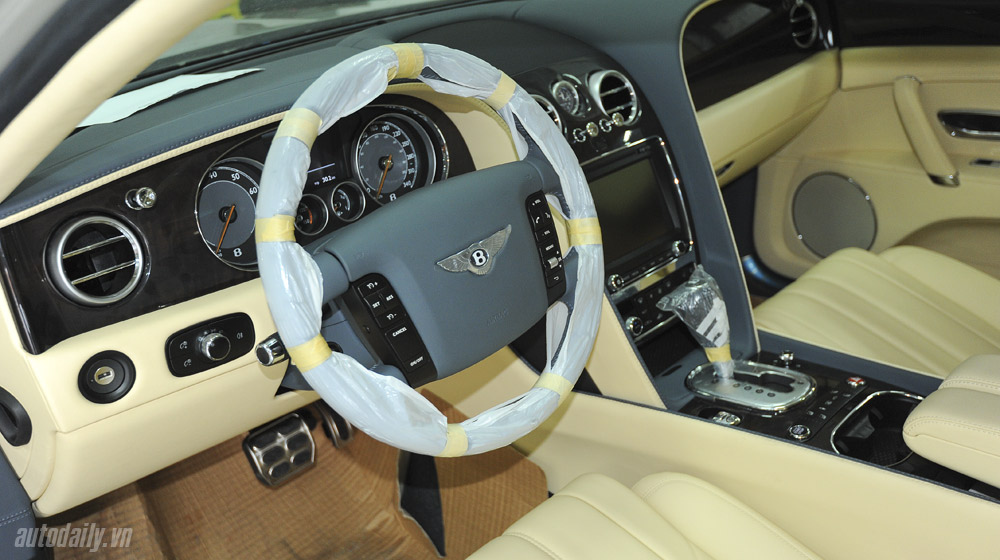 Xem kỹ Bentley Flying Spur 2014 chính hãng đầu tiên tại Việt Nam Bentley-Flying-Spur-2014 (3).jpg