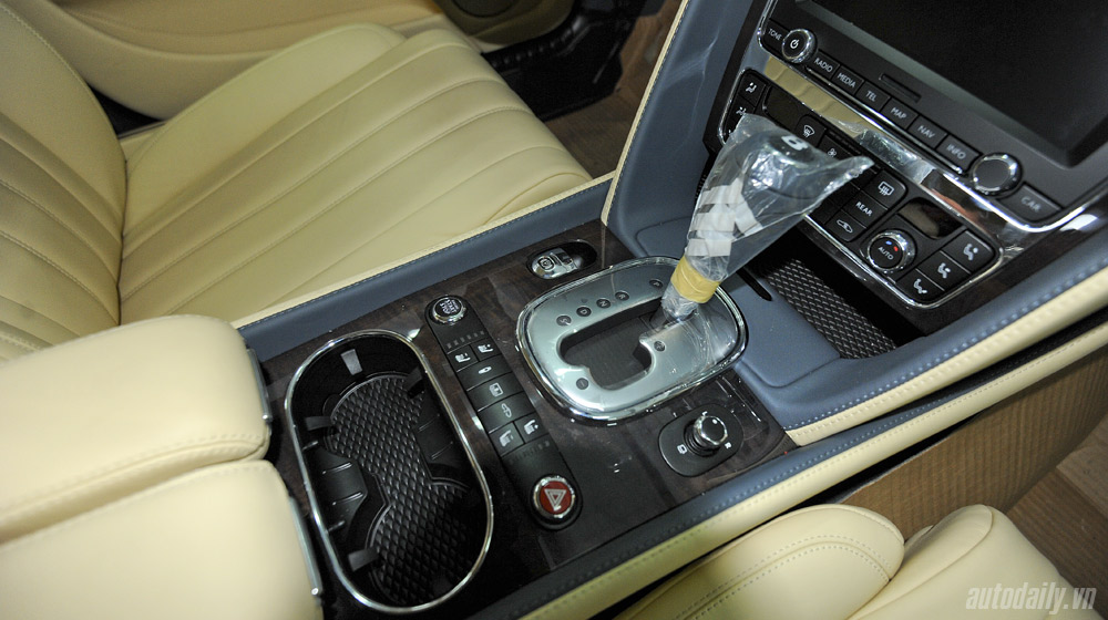 Xem kỹ Bentley Flying Spur 2014 chính hãng đầu tiên tại Việt Nam Bentley-Flying-Spur-2014 (7).jpg