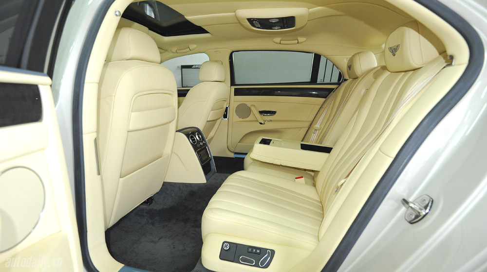 Xem kỹ Bentley Flying Spur 2014 chính hãng đầu tiên tại Việt Nam Bentley-Flying-Spur-2014 (8).jpg