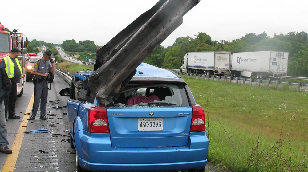 Thoát chết thần kỳ sau tai nạn kỳ cục Dodge-Piercing-1.jpg