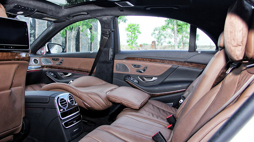 Thêm nhiều trang bị đẳng cấp trên Mercedes S 500 L Việt Nam Hanh-khach-tren-co-the-nghi-ngoi-va-thu-gian-toi-da-voi-S-500-L-cai-tien.jpg