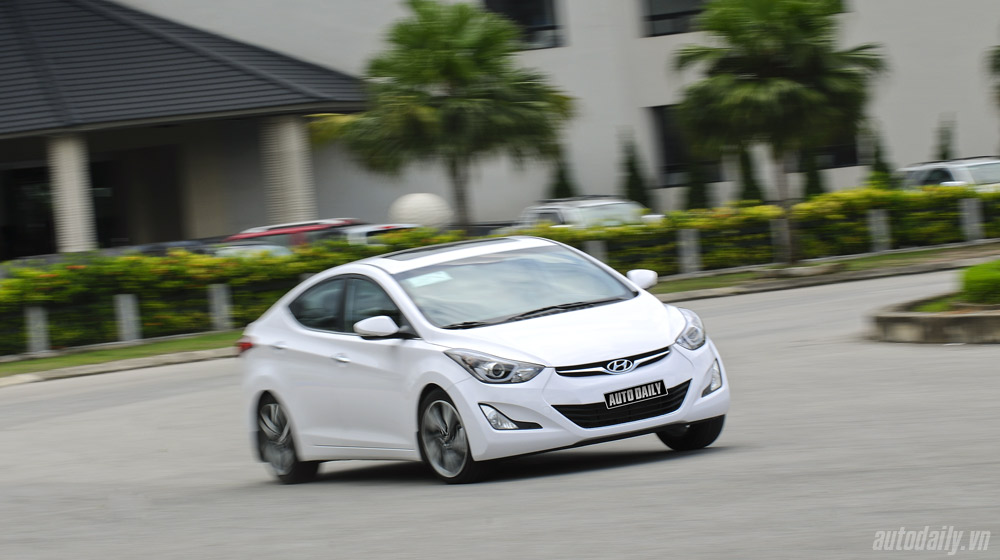 Cảm nhận Hyundai Elantra 2014 Hyundai-Elantra (12)-1.jpg