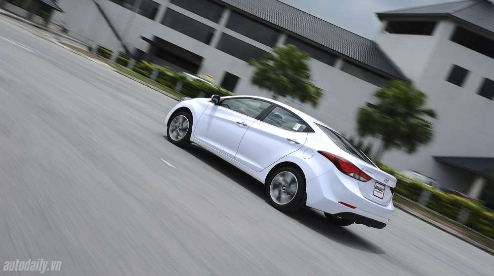 Cảm nhận Hyundai Elantra 2014 Hyundai-Elantra (14).jpg