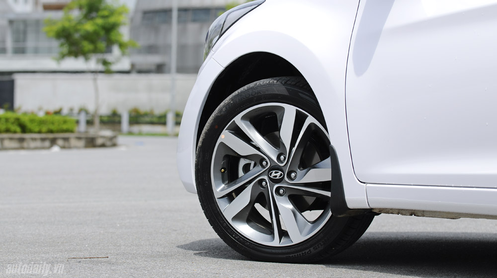 Cảm nhận Hyundai Elantra 2014 Hyundai-Elantra (22).jpg