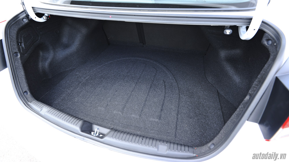 Cảm nhận Hyundai Elantra 2014 Hyundai-Elantra (56).jpg