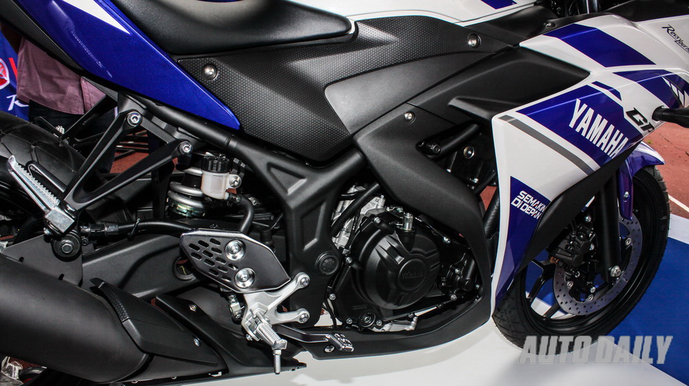 Cận cảnh Yamaha R25 vừa có mặt tại Việt Nam IMG_6914_resize.jpg