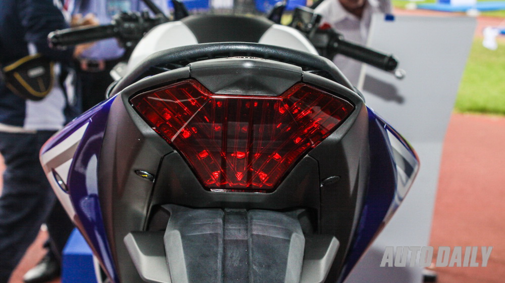 Cận cảnh Yamaha R25 vừa có mặt tại Việt Nam IMG_6917_resize.jpg