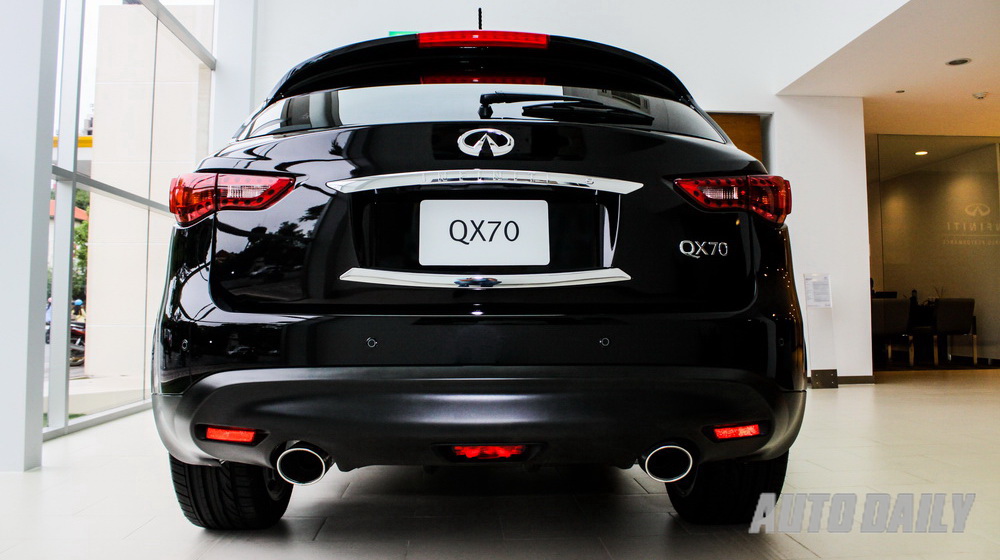 Cận cảnh Infiniti QX70 giá 3,1 tỷ đồng tại Việt Nam Infiniti QX70 (12).jpg