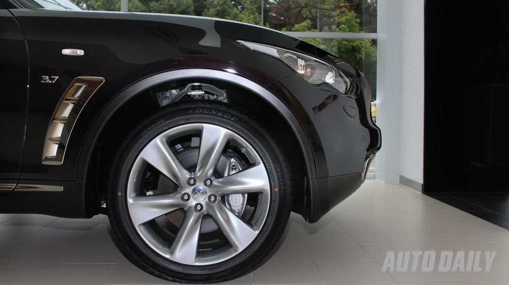 Cận cảnh Infiniti QX70 giá 3,1 tỷ đồng tại Việt Nam Infiniti QX70 (21).jpg
